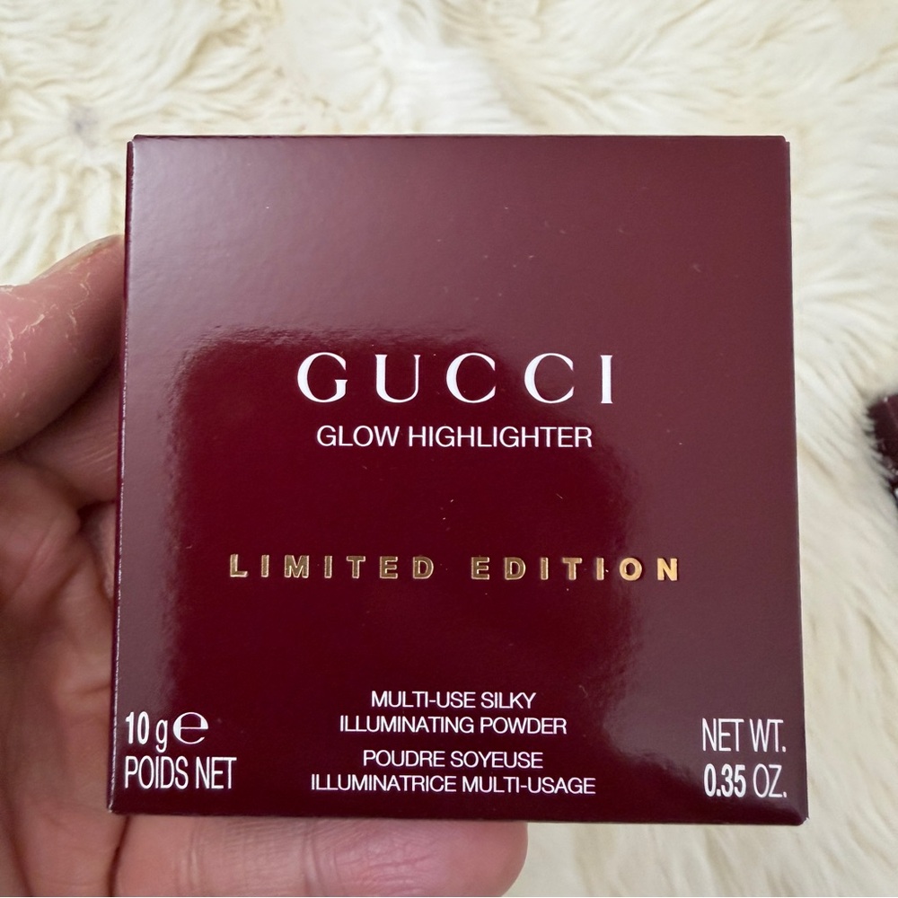 Gucci Glow Multi-Use Illuminating Gel-Powder Highlighter warm gold 03 - Picture 2 of 7